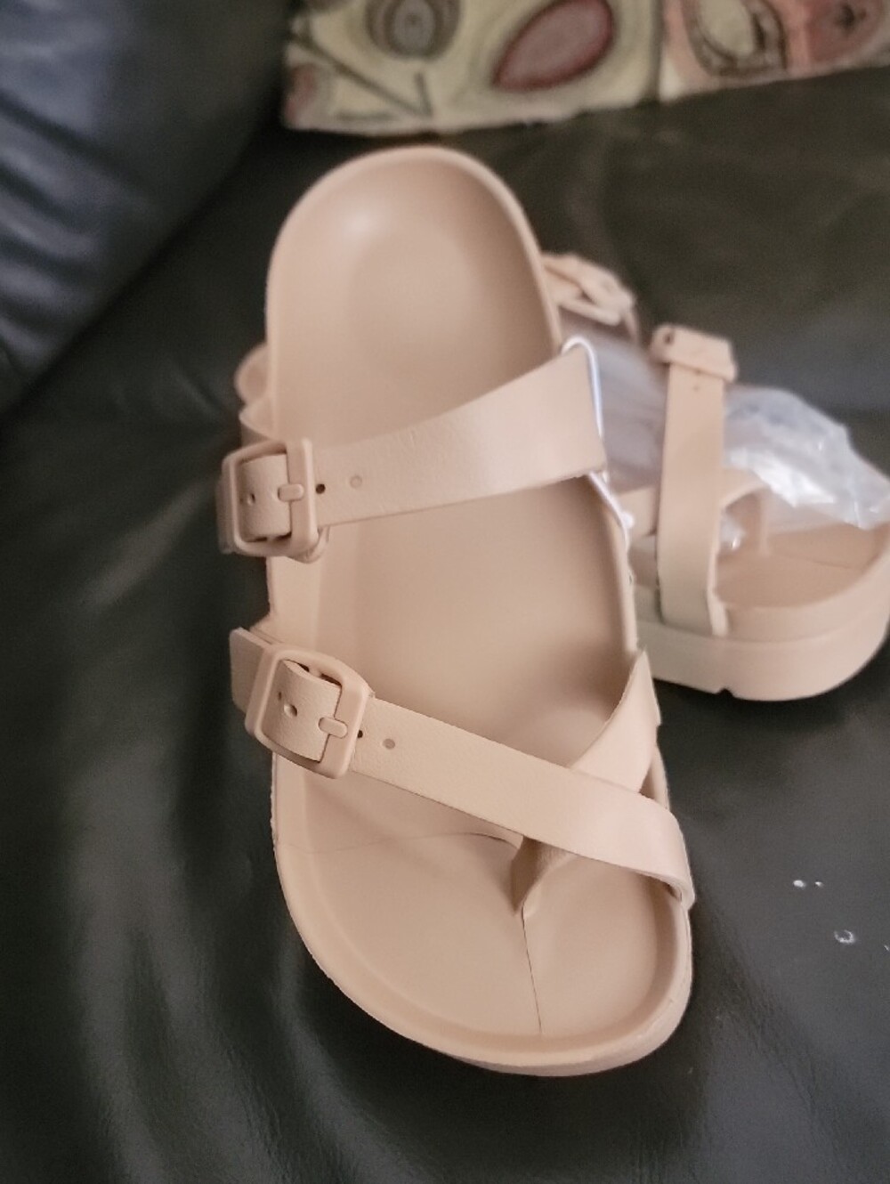 COMFY Womens Neutral Tan Buckle Platform Sandals Croc Like